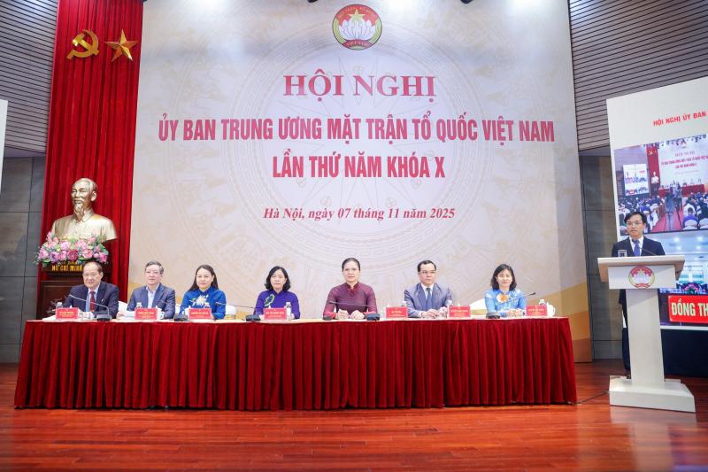 Kiến nghị bỏ xếp hạng học tập để giải quyết bệnh thành tích trong giáo dục Việt Nam - Ảnh 2.