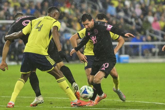 Ronaldo lập cú đúp giúp Al Nassr toàn thắng, Messi ghi siêu phẩm nhưng Inter Miami lại phải…- Ảnh 1.