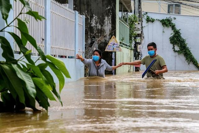 Khánh Hòa cảnh báo có nguy cơ cao xảy ra lũ quét, sạt lở và sụt lún   - Ảnh 1.