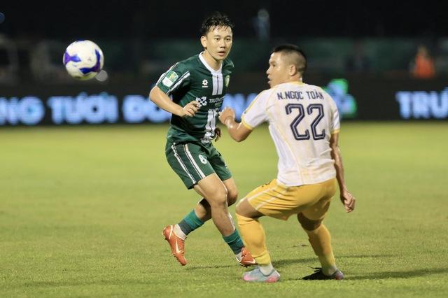 Trường Tươi Đồng Nai thắng sát nút Quy Nhơn: Cựu tiền đạo U.23 Việt Nam sắm vai người hùng- Ảnh 2.