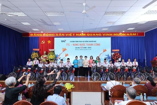 TTC - Nâng bước thành công: 40 năm đồng hành với học sinh vượt khó
- Ảnh 1.