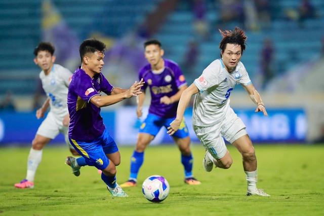 Xuân Mạnh ghi siêu phẩm, CLB Hà Nội và huyền thoại Harry Kewell hòa thót tim Nam Định- Ảnh 4.