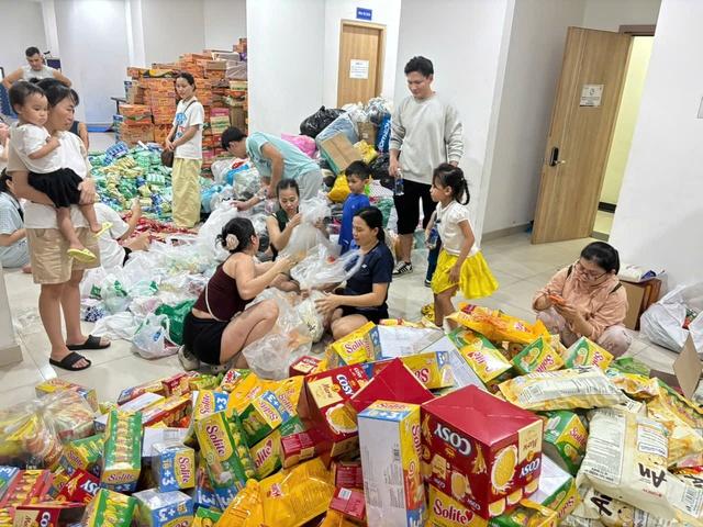 Chưa khi nào 3 tiếng nghĩa đồng bào lại vang lên đầy xúc động như lúc này!- Ảnh 2.