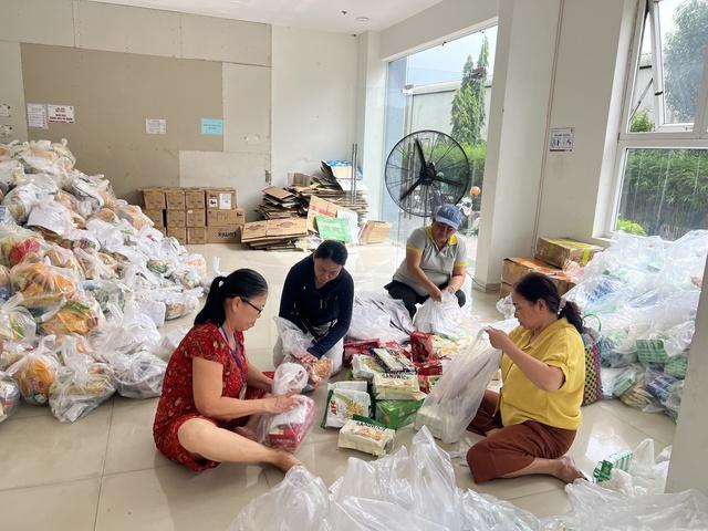 TP.HCM nghĩa tình, giúp ngay vùng ngập lụt Phú Yên cũ- Ảnh 2.