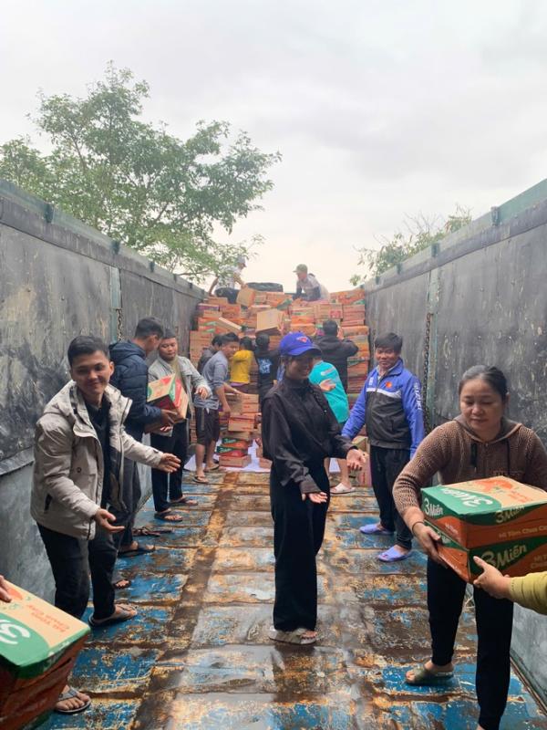 Sau 4 trận lũ trong 1 tháng, người Huế gom quà cứu trợ  Đắk Lắk- Ảnh 4.