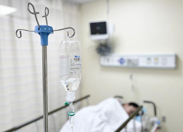 Đã xác định được nguyên nhân gây ngộ độc cho hơn 80 người sau ăn bánh mì - Ảnh 1.