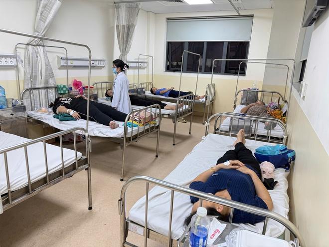 TP.HCM: Gần 80 công nhân, học sinh nhập viện nghi ngộ độc thực phẩm, phản vệ thức ăn- Ảnh 2.