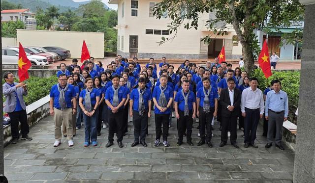Đoàn cán bộ tuyên giáo, phóng viên TP.HCM thăm các địa chỉ đỏ báo chí cách mạng - Ảnh 1.