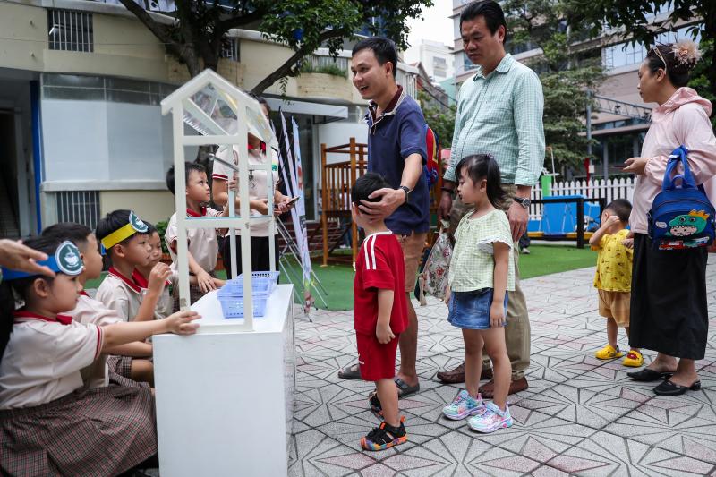 Ông bà vào trường cháu, thử vất vả nghề giáo viên mầm non - Ảnh 9.