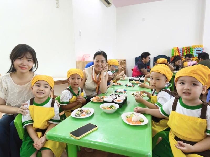 Ông bà vào trường cháu, thử vất vả nghề giáo viên mầm non - Ảnh 6.