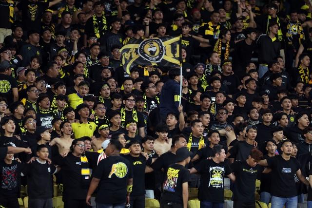 Luật sư FAM thuê bị công kích, huyền thoại Malaysia mong CĐV ngừng thức trắng đêm chờ FIFA  - Ảnh 1.