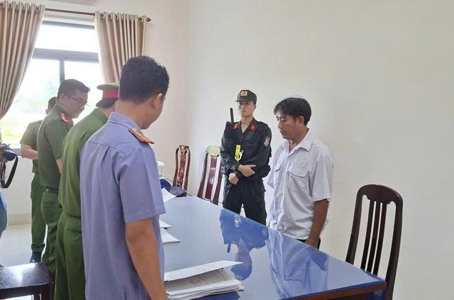 Vụ bán thịt nhiễm dịch tả heo châu Phi ở chợ: Bắt 3 cán bộ thú y - Ảnh 2.