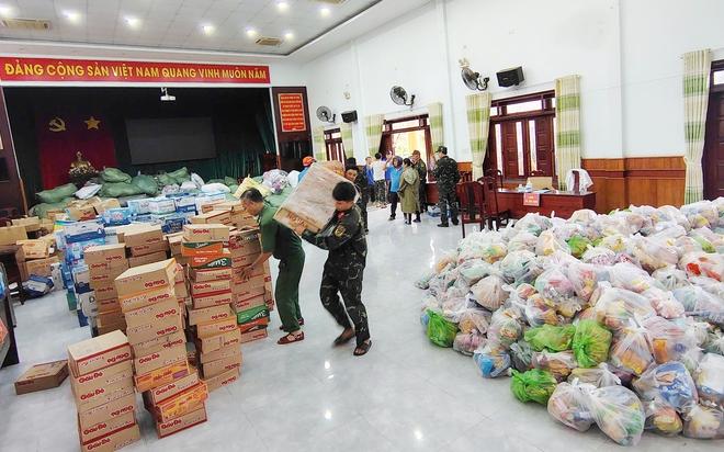 Thanh niên xung phong TP.HCM lên đường trong đêm, tiếp sức Khánh Hòa vượt lũ lịch sử- Ảnh 3.