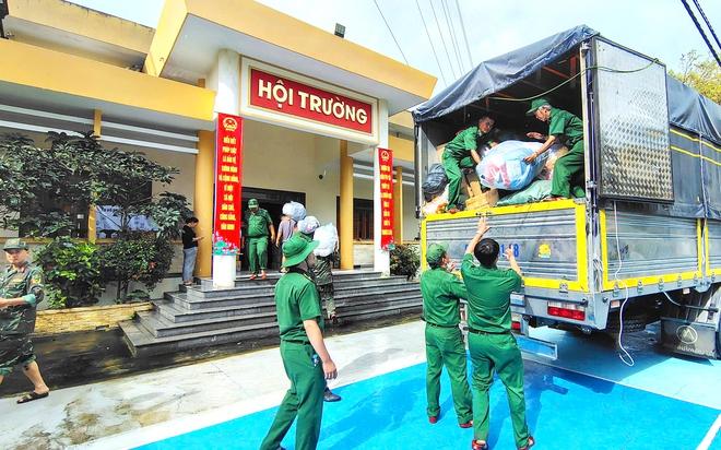 Thanh niên xung phong TP.HCM lên đường trong đêm, tiếp sức Khánh Hòa vượt lũ lịch sử- Ảnh 2.