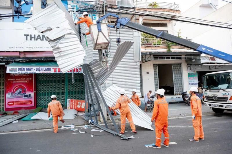 20 Hồ thủy điện xả tràn điều tiết cắt lũ sau bão số 13 - Ảnh 1.