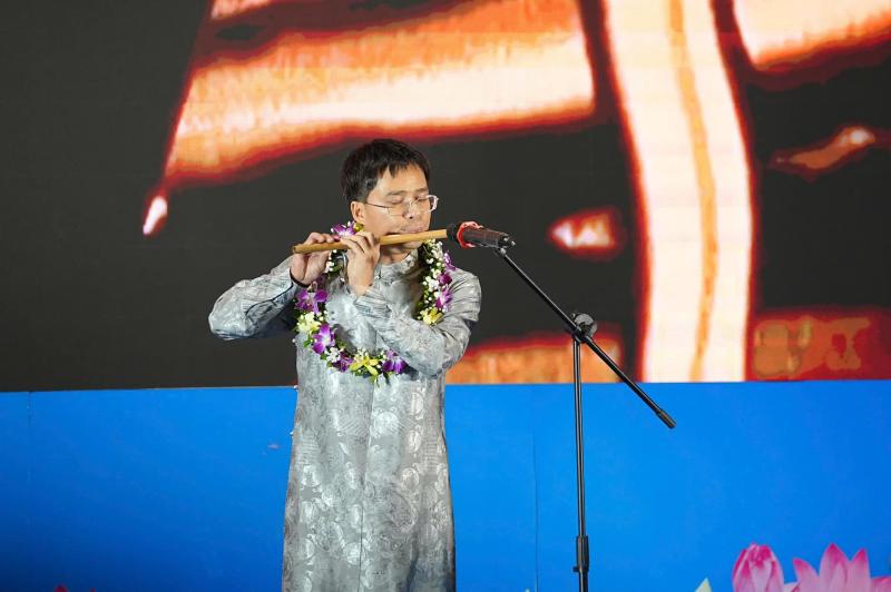 Thầy giáo Nguyễn Khắc Lý đưa âm nhạc vào giáo dục tại trường THPT Phùng Khắc Khoan - Ảnh 1.