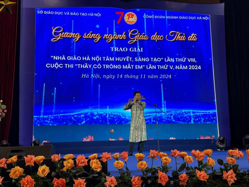 Thầy giáo trường làng và hành trình mỗi học sinh biết chơi một loại nhạc cụ - Ảnh 3.
