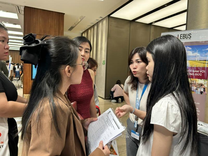 Giáo sư Nguyễn Xuân Mừng và câu chuyện chảy máu chất xám ở giới trẻ Việt Nam - Ảnh 1.