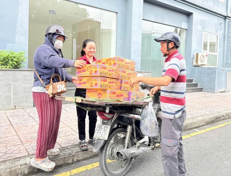 Giới trẻ chung tay cứu trợ miền Trung trong cơn lũ lịch sử - Ảnh 5.