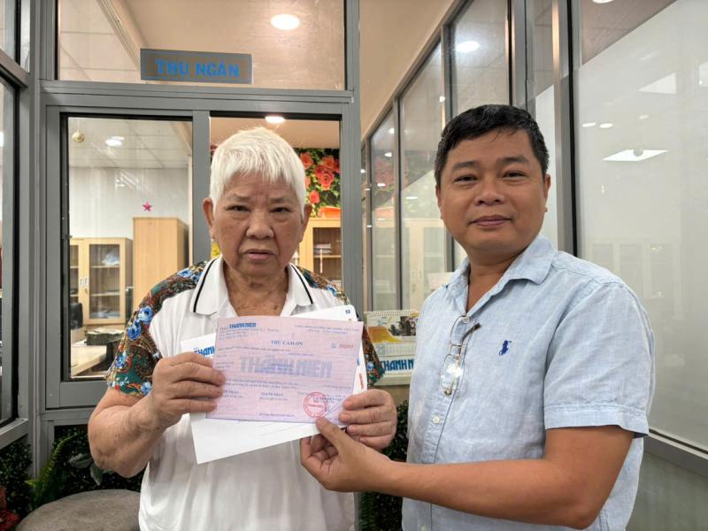 Tình người thắp sáng nơi rốn lũ - Ảnh 1. Tình người thắp sáng nơi rốn lũ - Ảnh 1.