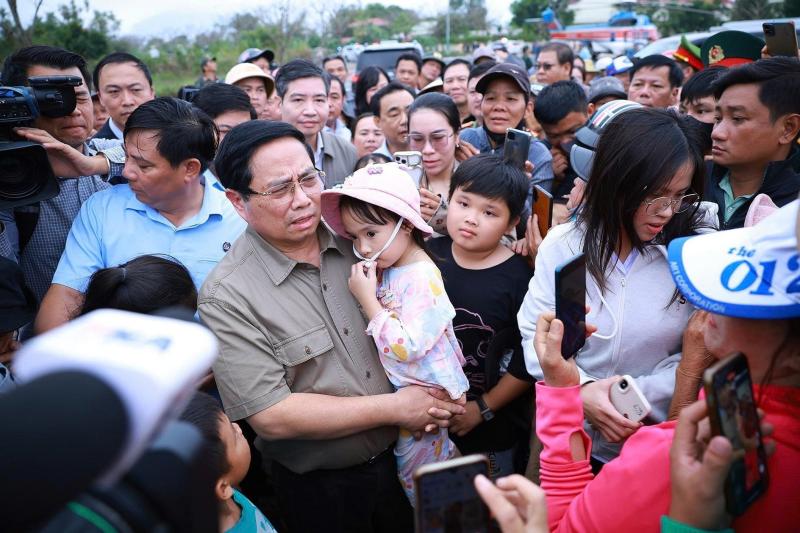 Khẩn trương khắc phục hậu quả mưa lũ cho người dân hòa Thịnh , Đắk Lắk - Ảnh 1.