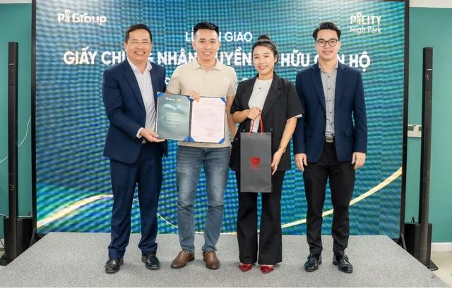 Cư dân Picity High Park nhận bàn giao giấy Chứng nhận quyền sở hữu căn hộ - Ảnh 2.