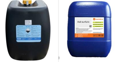 Đắk Lắk: 100 can axit sunfuric độc hại trôi nổi giữa dòng nước lũ- Ảnh 1.