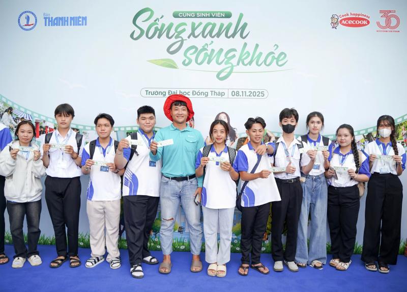 Sinh viên 'đất sen hồng' sống xanh sống khỏe: Ngủ sớm, giảm uống trà sữa, nước ngọt - Ảnh 1.