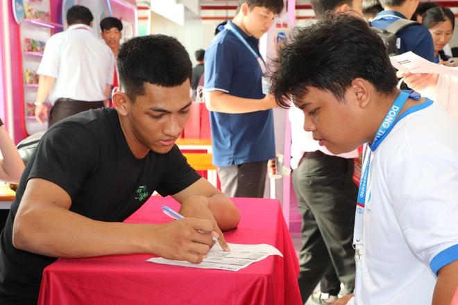 Sinh viên 'đất sen hồng' sống xanh sống khỏe: Ngủ sớm, giảm uống trà sữa, nước ngọt - Ảnh 2.