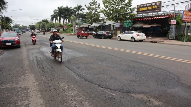'Đường tránh' Đồng Xoài đã được sửa chữa sau phản ánh của Báo Thanh Niên - Ảnh 4.