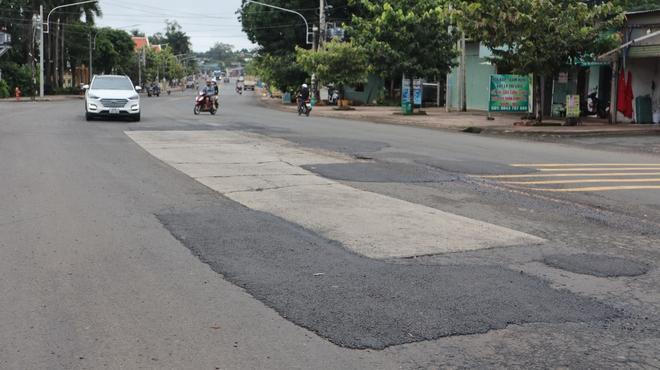 'Đường tránh' Đồng Xoài đã được sửa chữa sau phản ánh của Báo Thanh Niên - Ảnh 7.