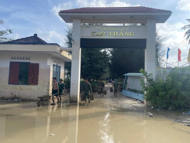 Khánh Hòa vẫn còn 70 trường học chưa thể đón học sinh đến lớp ngày đầu tuần- Ảnh 1. Khánh Hòa vẫn còn 70 trường học chưa thể đón học sinh đến lớp ngày đầu tuần- Ảnh 1.
