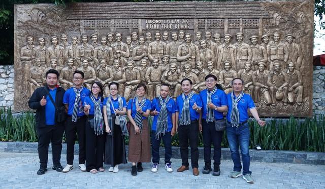 Đoàn cán bộ tuyên giáo, phóng viên TP.HCM thăm các địa chỉ đỏ báo chí cách mạng - Ảnh 3.