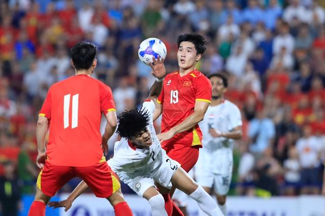 Đội hình U.23 Việt Nam cao nhất lịch sử: Hai ‘tòa tháp’ HAGL 1,91 m và 1,95 m, rất khủng!- Ảnh 3.
