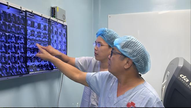 Phẫu thuật bằng robot: 'Cánh tay' chủ lực trong điều trị ung thư tuyến tiền liệt - Ảnh 3.