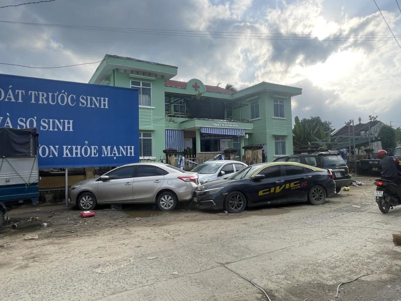 Xe ô tô Nha Trang cố thủ trên cầu và đường dù lũ đã rút hoàn toàn - Ảnh 2.