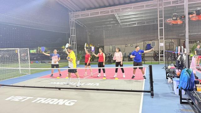 Muốn học pickleball miễn phí, nên đến đây và liên hệ người này…- Ảnh 2.