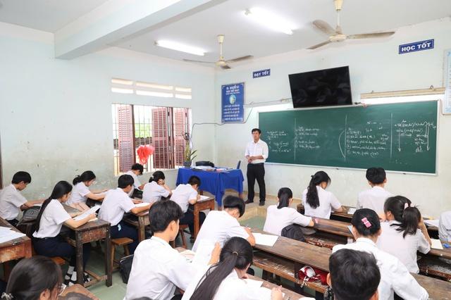 Khánh Hòa sẽ giao quyền tuyển dụng giáo viên cho cấp xã? - Ảnh 1.