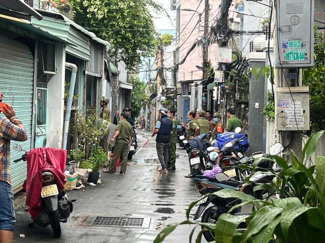 TP.HCM: Người đàn ông tấn công hàng xóm rồi châm lửa đốt nhà- Ảnh 1.