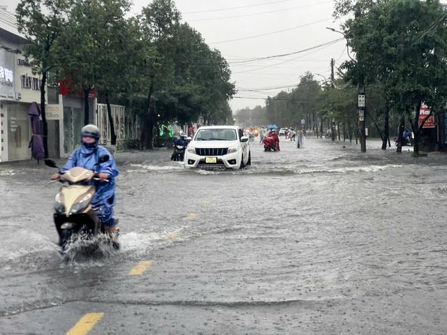 ngập lụt ở TP.Huế - Ảnh 3.