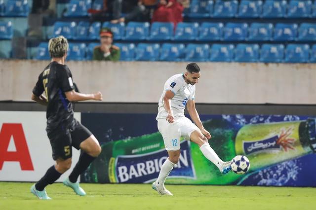 Nam Định lại thua Gamba Osaka, có tình huống gây tranh cãi: Chủ nhà mất oan phạt đền?- Ảnh 2.
