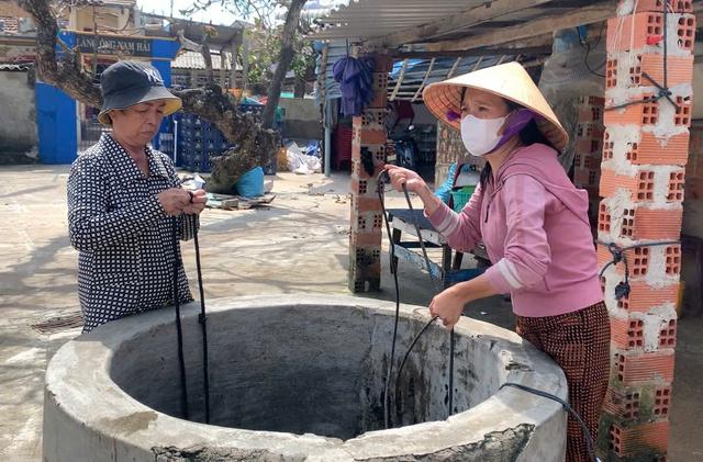 Đắk Lắk khốn đốn vì thiếu nước sạch giữa cảnh mất điện kéo dài Sau bão Kalmaegi - Ảnh 3.
