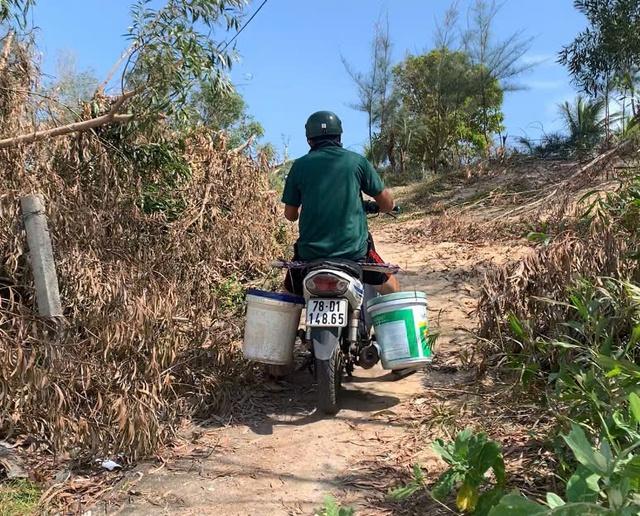 Đắk Lắk khốn đốn vì thiếu nước sạch giữa cảnh mất điện kéo dài Sau bão Kalmaegi - Ảnh 1.