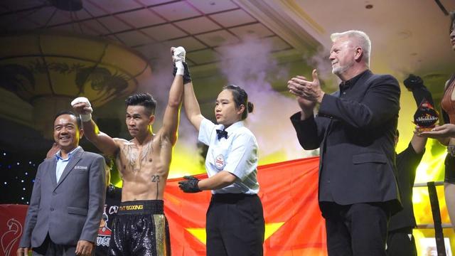 Tung đòn chuẩn xác, Trần Văn Thảo hạ knock-out võ sĩ người Thái Lan- Ảnh 2.