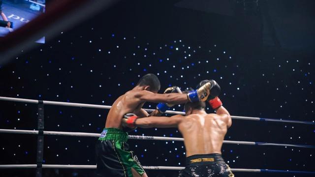 Tung đòn chuẩn xác, Trần Văn Thảo hạ knock-out võ sĩ người Thái Lan- Ảnh 1.