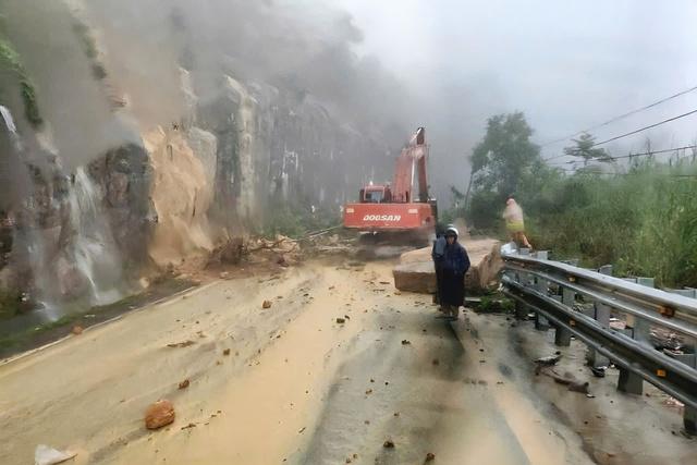 Lũ vượt báo động 3 trên hai sông Cái lớn nhất Khánh Hòa, cảnh báo ngập lụt - Ảnh 2.