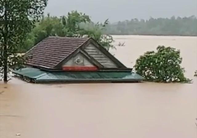 Nhà dân ở chiến khu xưa Ba Lòng ngập tới nóc, cả ngàn người sơ tán- Ảnh 2.