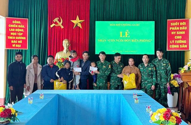 Đà Nẵng: Bộ đội nhận nuôi 2 con của vợ chồng công an viên bị vùi lấp - Ảnh 2.