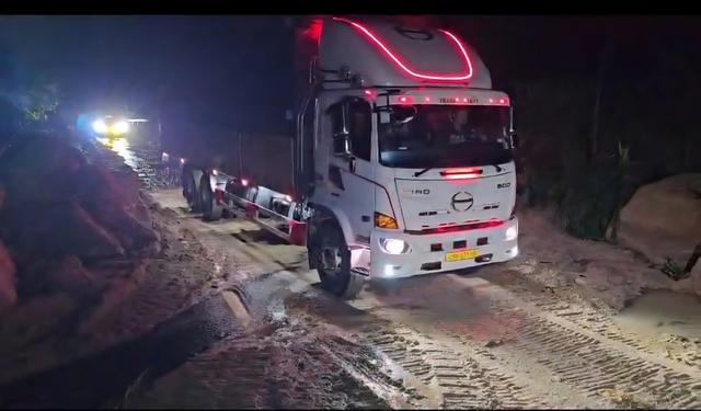 Giải cứu thành công 11 người khỏi khu vực sạt lở tại đèo Khánh Lê - Ảnh 10.