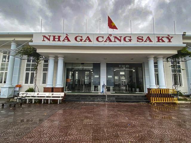 Quảng Ngãi: Biển động rất mạnh, tuyến Sa Kỳ - Lý Sơn tạm dừng hoạt động- Ảnh 2.